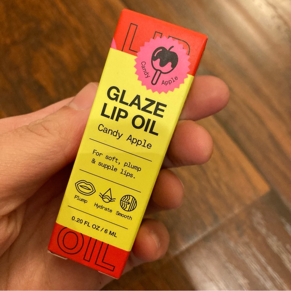 Brand New INN Glaze Lip Oil in Candy Apple!
